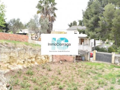 Terreno con rebaje cerca del mar