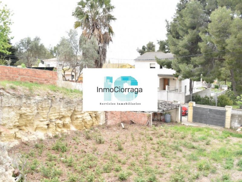 Terreno con rebaje cerca del mar