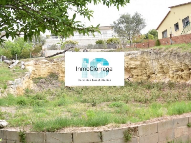 Terreno con rebaje cerca del mar