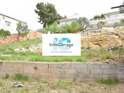 Terreno con rebaje cerca del mar