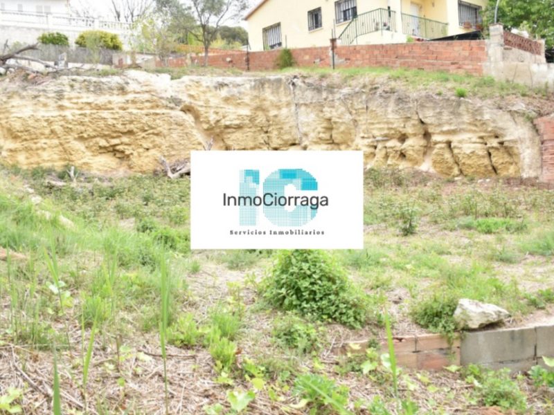 Terreno con rebaje cerca del mar